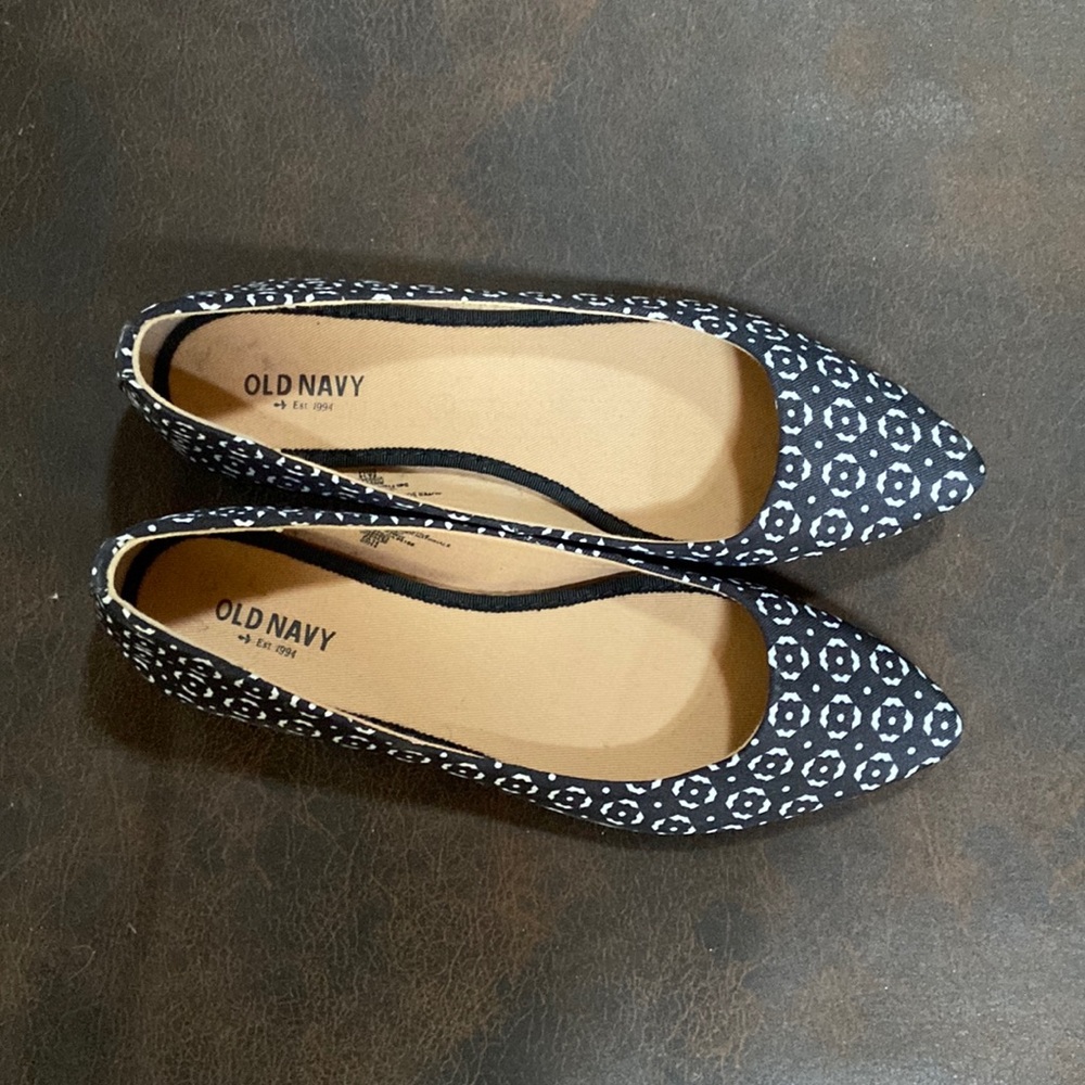 Old navy black and white loafers size 7